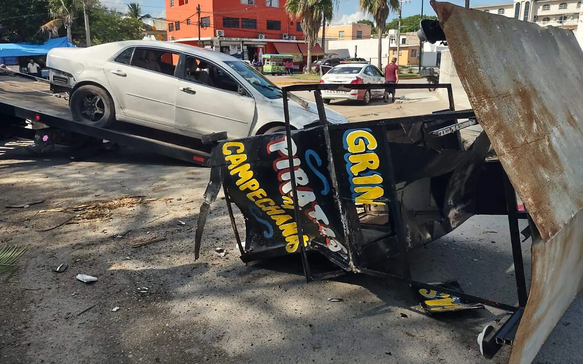 Chocan a puesto de tacos y hotdog en Ciudad Madero 